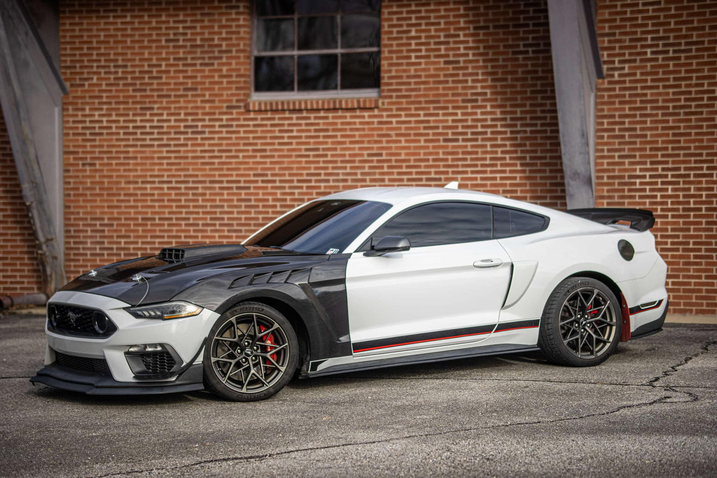 Mustang GTD carbon fiber fenders for 2018–2023 models